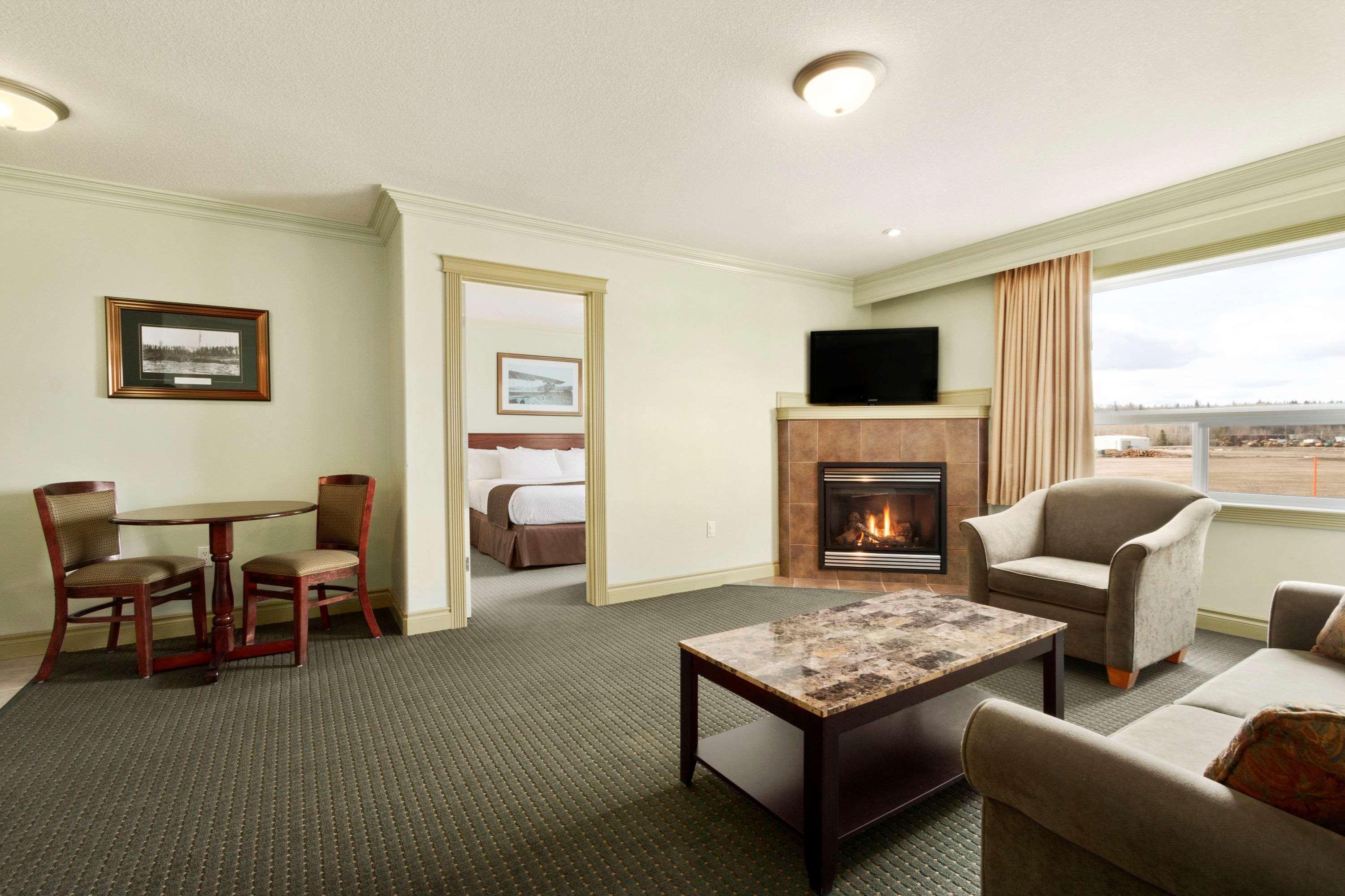Quality Inn & Suites Whitecourt Exterior foto