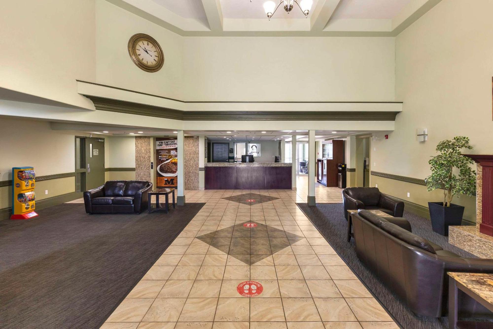 Quality Inn & Suites Whitecourt Exterior foto