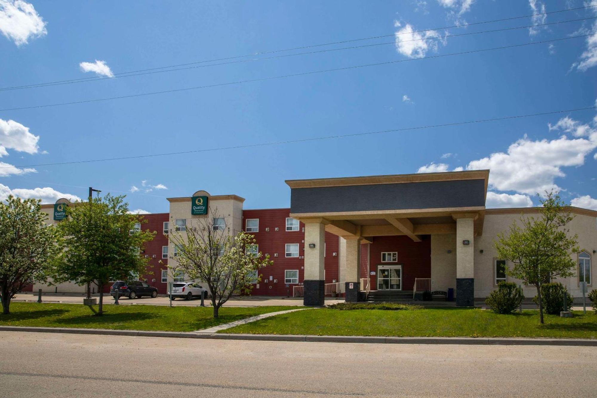 Quality Inn & Suites Whitecourt Exterior foto